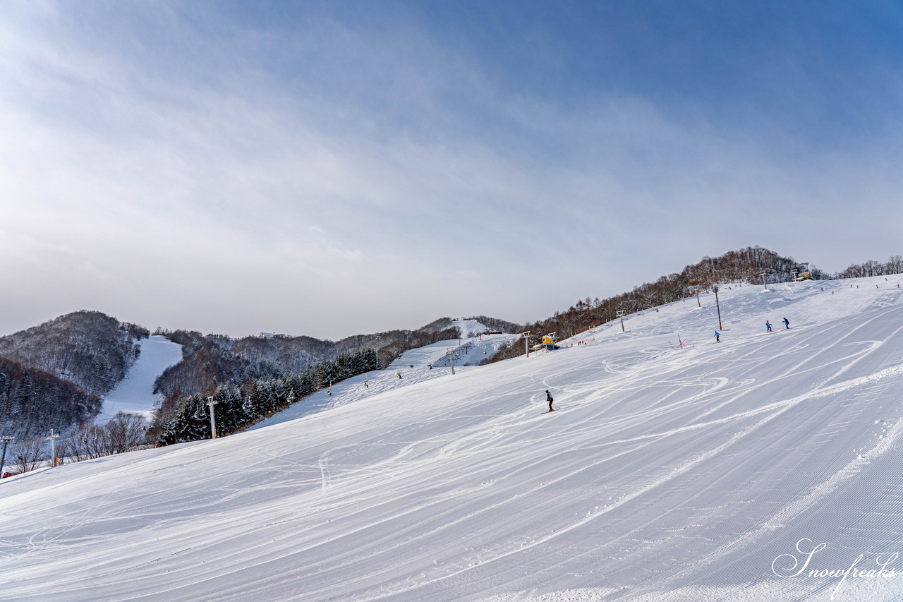 朝里川温泉スキー場　NEWイエローリフト運行開始。そして、新コースも開放間近…。今、北海道で一番“HOT”なスキー場は『ASARI』です！